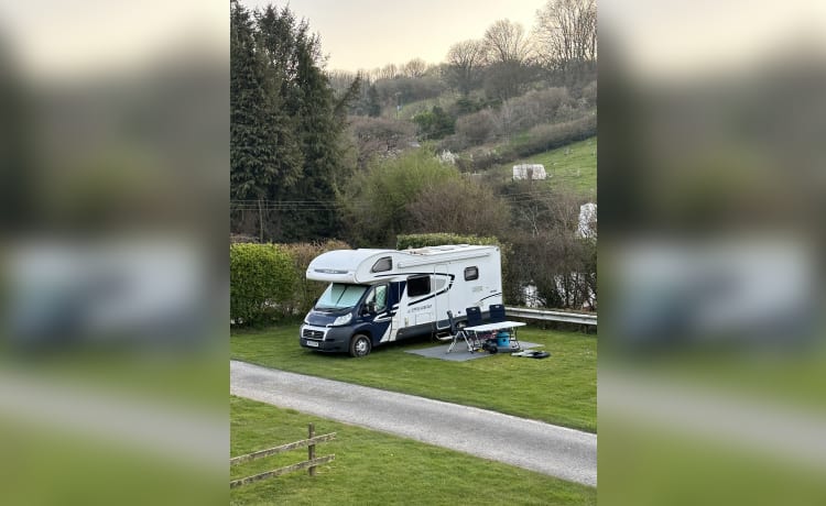 Travel The Wild – 6 berth Fiat Escape 696