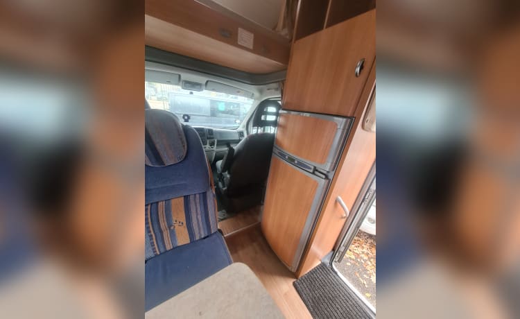 Beautiful 6 pers. + 2 * air conditioning Challenger Alcove motorhome