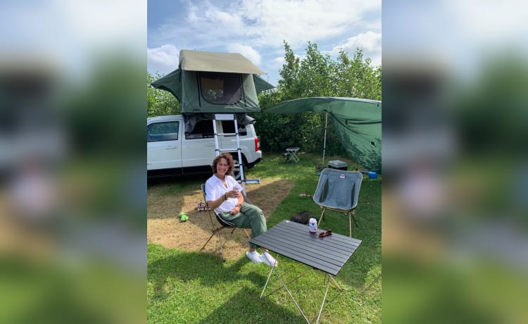 Roof tent adventure with Jeep Patriot and Thule roof tent