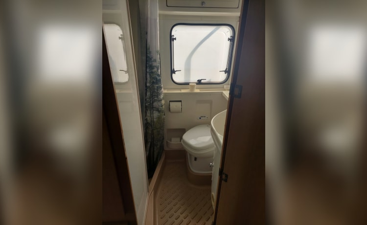 Heerlijke familie camper – 6p Ford alcove uit 2003