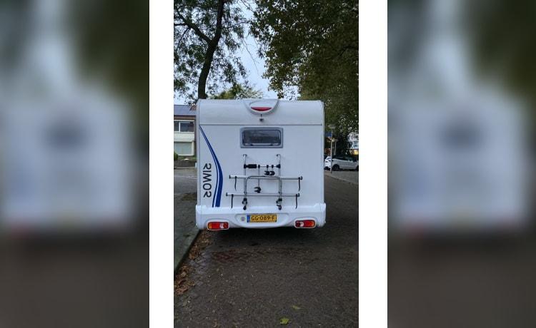 Chique gezins camper met mooie inboedel – Chique 6p Renault alcove in nieuwstaat uit 2015