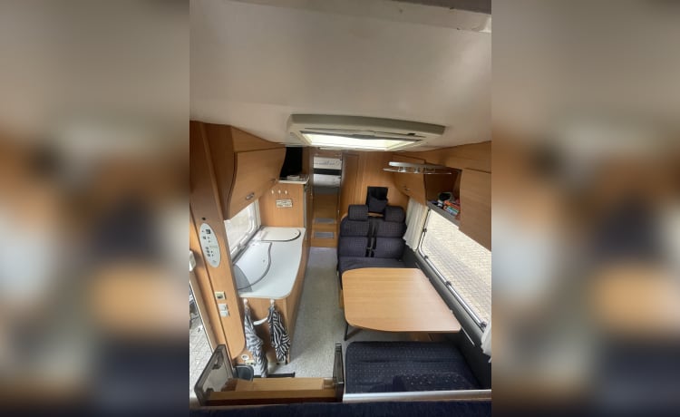 Sun traveller – Very neat and complete 6p Knaus alcove built in 2005 with air conditioning