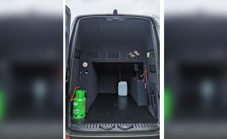 Luxury adventurer with large garage. – Mercedes Sprinter Campervan - Shower - Huge Garage - Off Grid