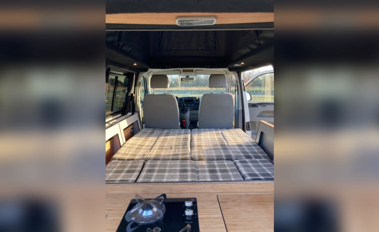 Volkswagen Offgrid camper met buitenkeuken