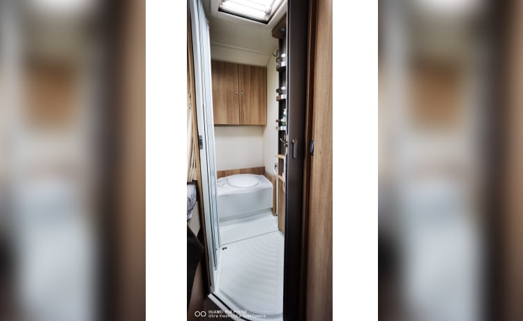 Rent a motorhome for 4 people cheaply, fully furnished