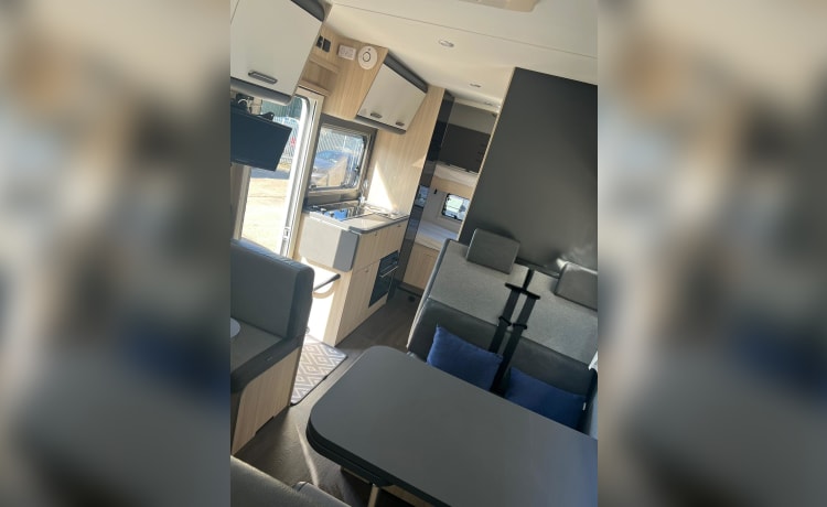 Perfect family motorhome  – 7-persoons Sun Living alkoof uit 2021