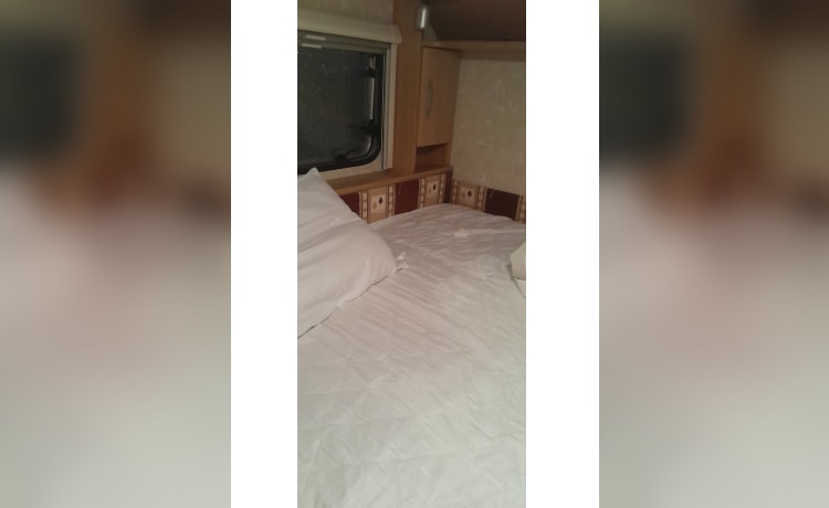 6 berth Swift semi-integrated from 2004