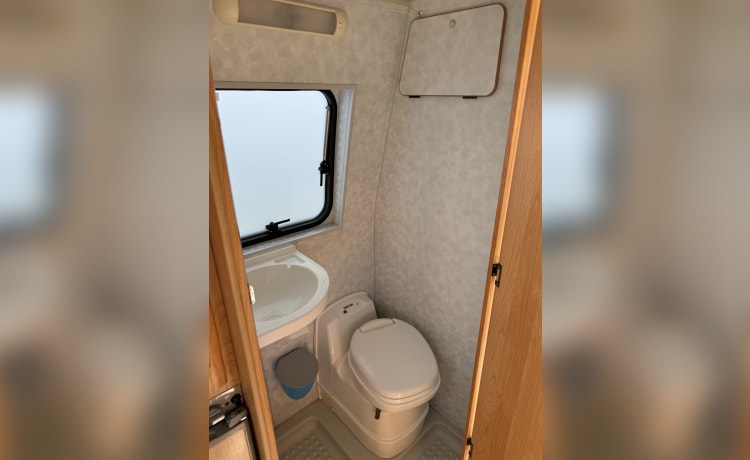 Adria Mobil Duett 2 persoons camper uit 2004 (fiat ducato 2.3 JTD)