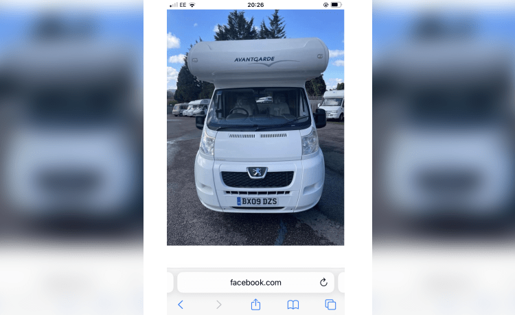 4 berth Peugeot Compass Avantgarde 145