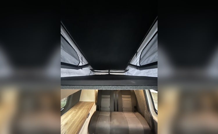 Clara – 4-persoons Volkswagen camper uit 2020