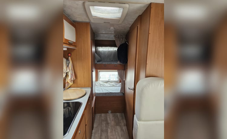 Giotto – Giottiline attic camper 6 seats 