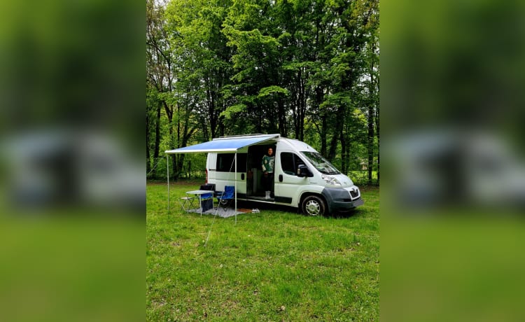 Libe – Compact bus camper, perfect for cyclists!