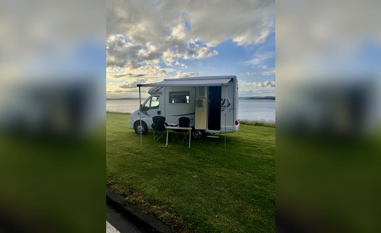 The Sunset Chaser – 2 berth Peugeot semi-integrated from 2005