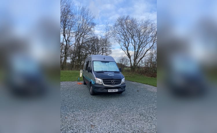 MWB – 5 berth Mercedes-Benz campervan from 2016