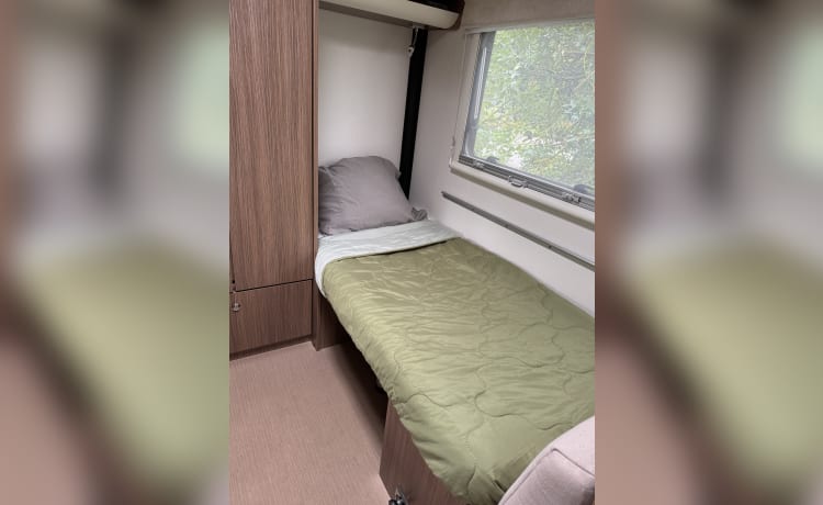 5p integrated family camper with air conditioning!