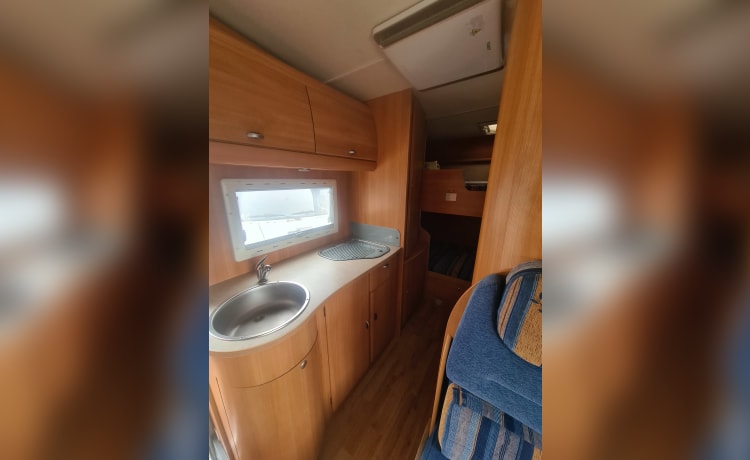 Bella 6 pers. + 2 * aria condizionata Challenger Alcove camper