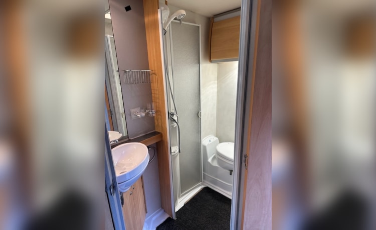 5 berth Ace Adventurer 635EK