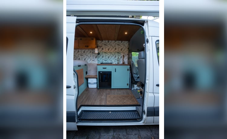 Horizon – Adventurous Full Off-Grid camper van with Nespresso, oven and longitudinal bed