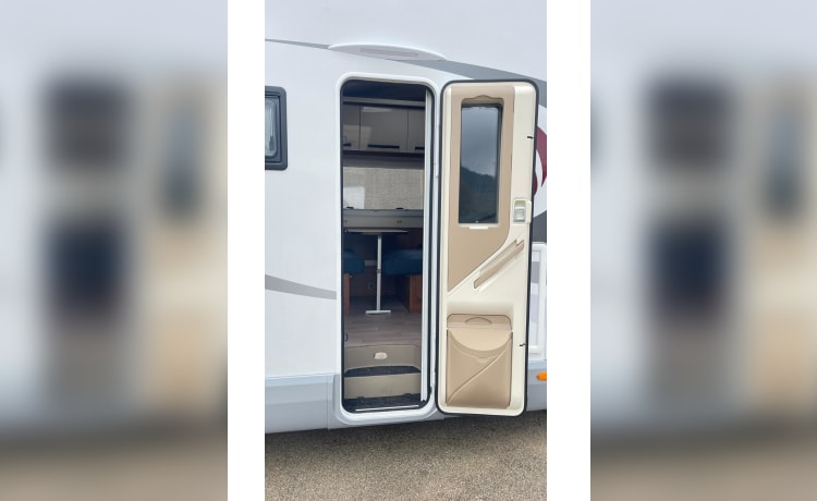 ITA CAMPER – Dachboden-Wohnmobil – 6 Plätze