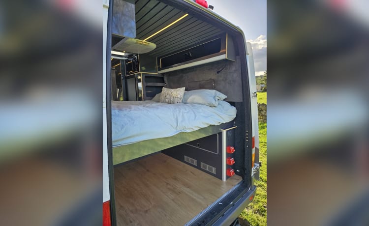 Beresford – 2 berth Mercedes-Benz campervan