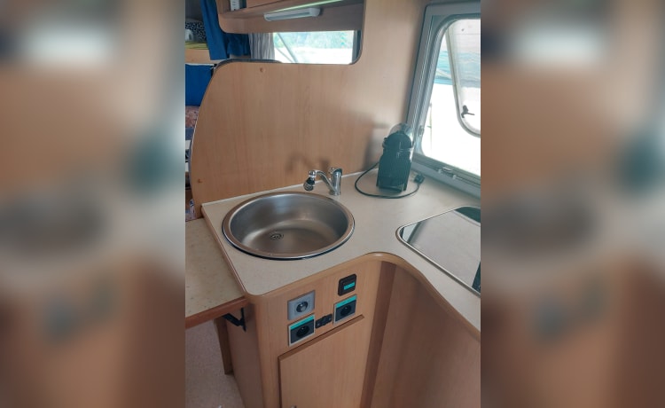 Heerlijke familie camper – 6p Ford alcove uit 2003