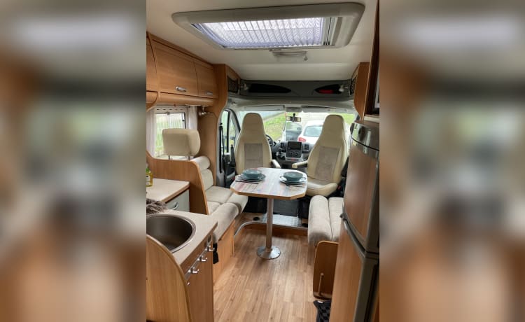 2p Chausson semi-integrated uit 2007