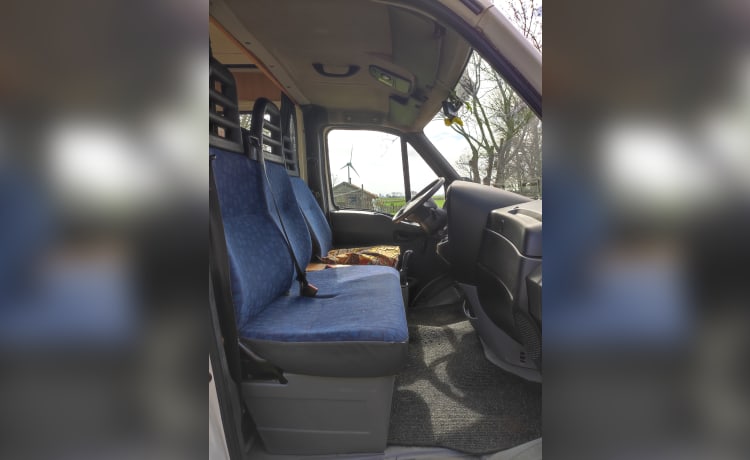 Robust Iveco daily | 5 seats | 3 sleeping places