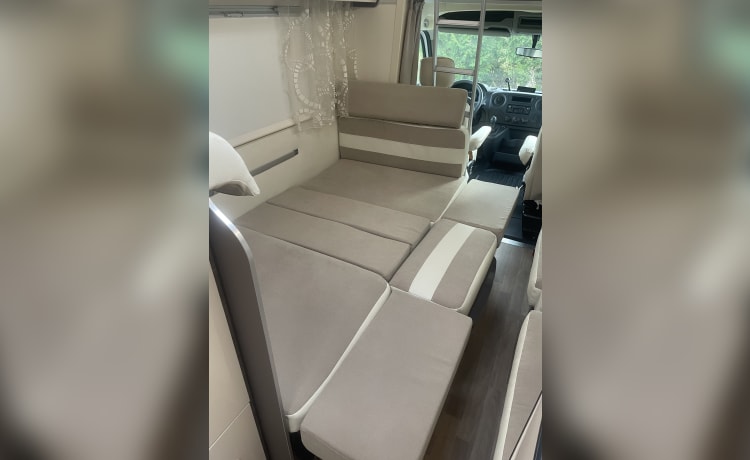 Spacious 7-person Rimor alcove family camper from 2019