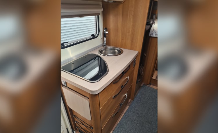 Bel camper autobus Chausson con letto lungo