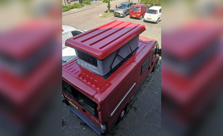 TheRedBoxCamper – 2p Peugeot campervan uit 2012