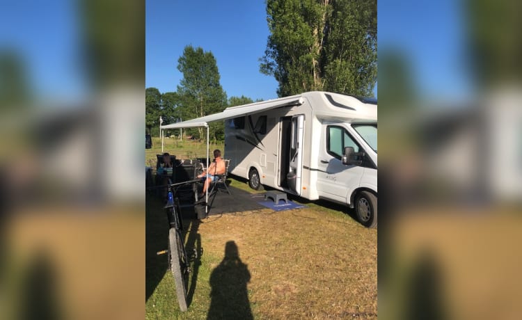 SOUVEREIN – Comfortabele camper met trekhaak en luifel 170pk