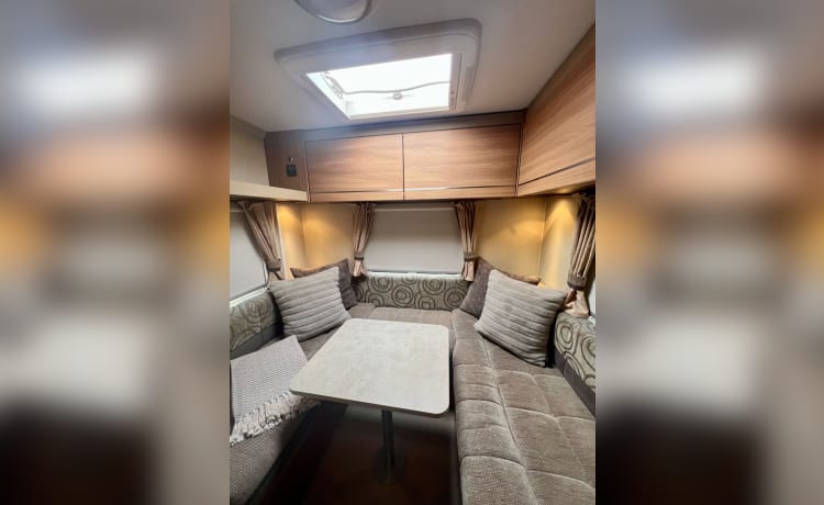 6 berth Swift Lifestyle 686 3500kg 