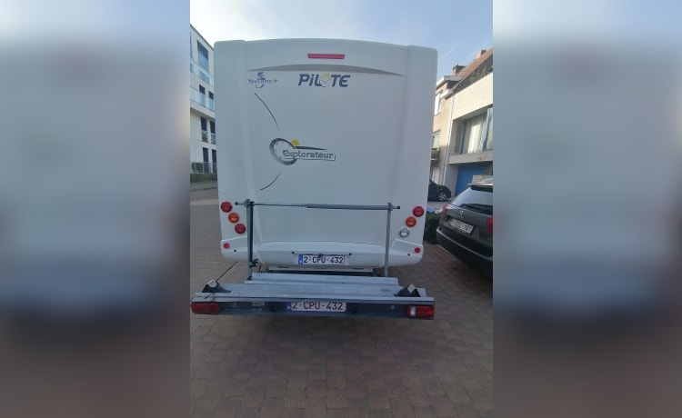 Ruime aangename camper 2pers met aanhanger voor brommer / fietsen – 2p Pilote semi-intégré de 2007