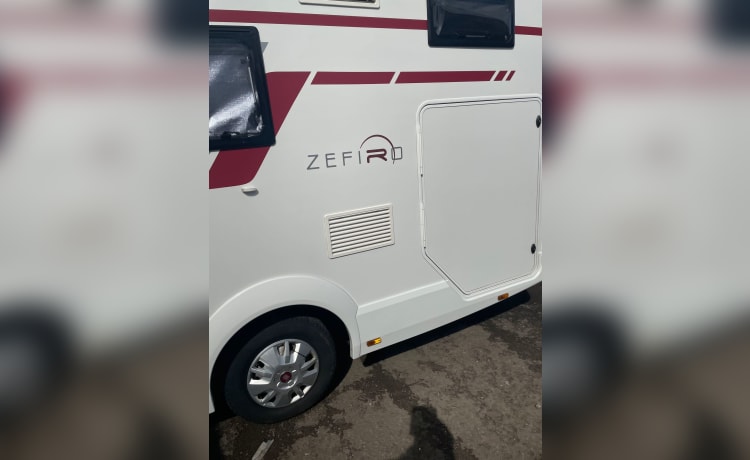 Zefiro Lux – Roller Team 6 berth family motorhome