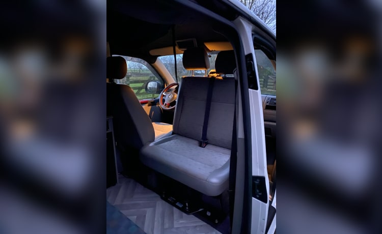 Milieuzone vriendelijk  – Recent, zuinige en complete VW T5 Camper