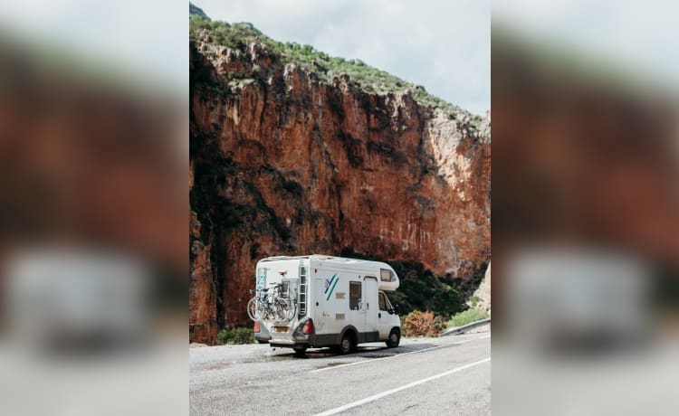 Camping-car Fiat 4 personnes avec alcôve