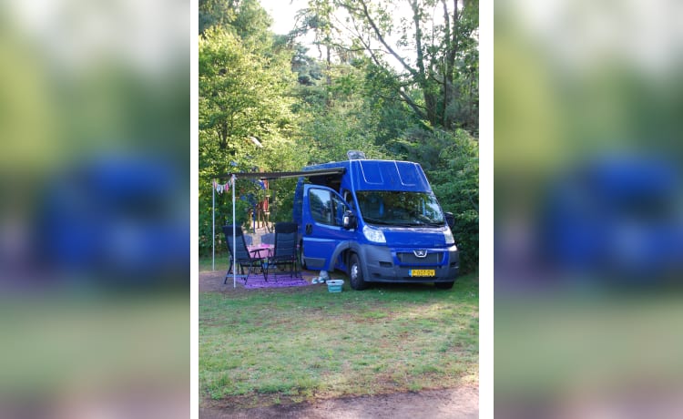 Blue'ie – Peugeot Boxer 3.0l Camping-car complet pour toute la famille. 