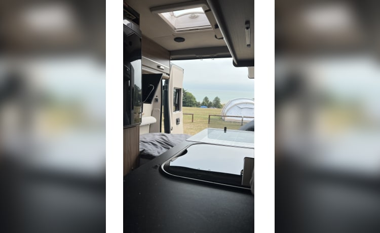 Luxury 3 berth Swift Select 184 - 2022 