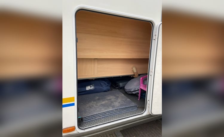 Eura Mobil – 6-persoons familie camper met heel veel ruimte en stapelbed