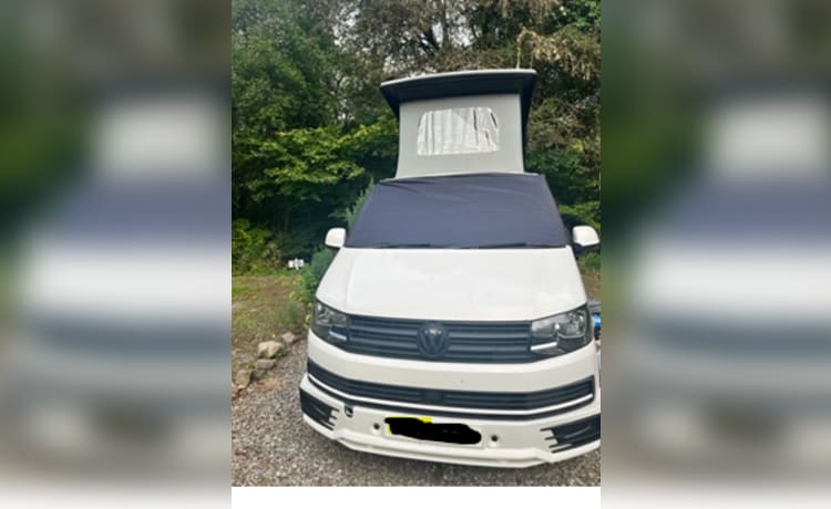 Aurora – Beautiful 4 berth Volkswagen campervan from 2017