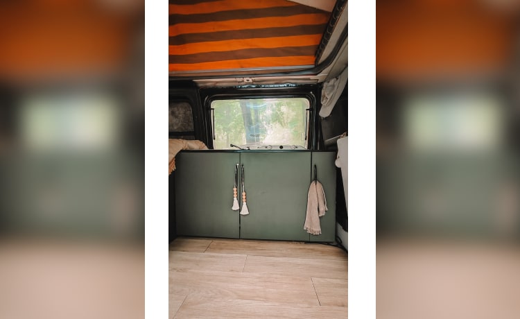 Jacky – Old-School-Ford Transit von 1989