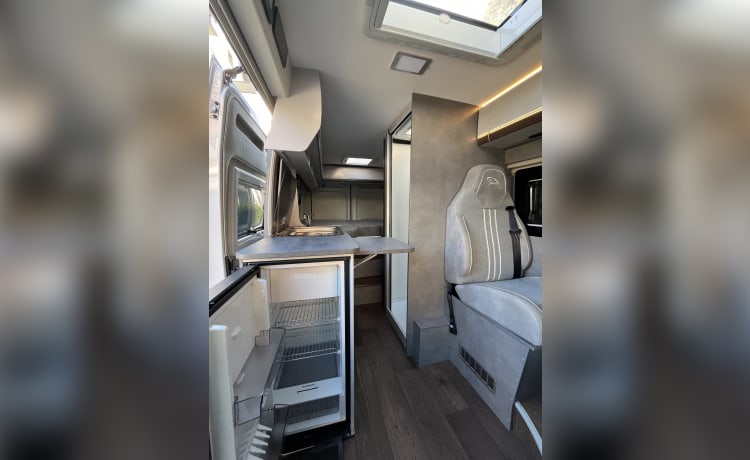 Pössl 600 – Nieuwe campervan met lengtebed