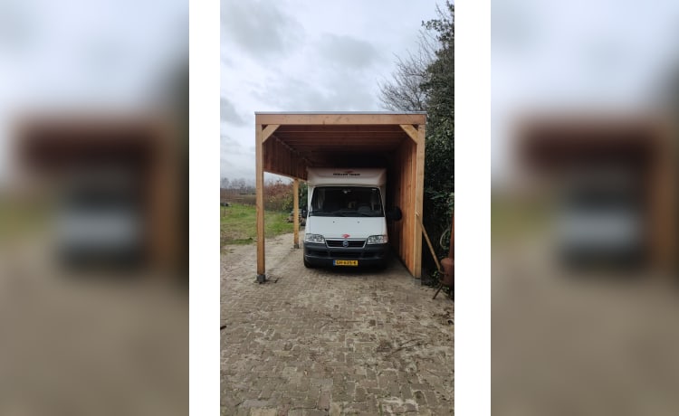 Ted – Half integraal camper met gezellig interieur uit 2006