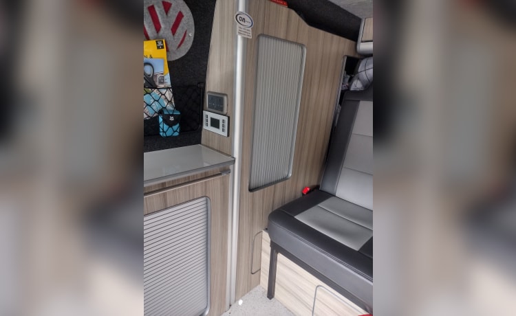 T5.1 t32 140  – 4 berth Volkswagen campervan from 2013