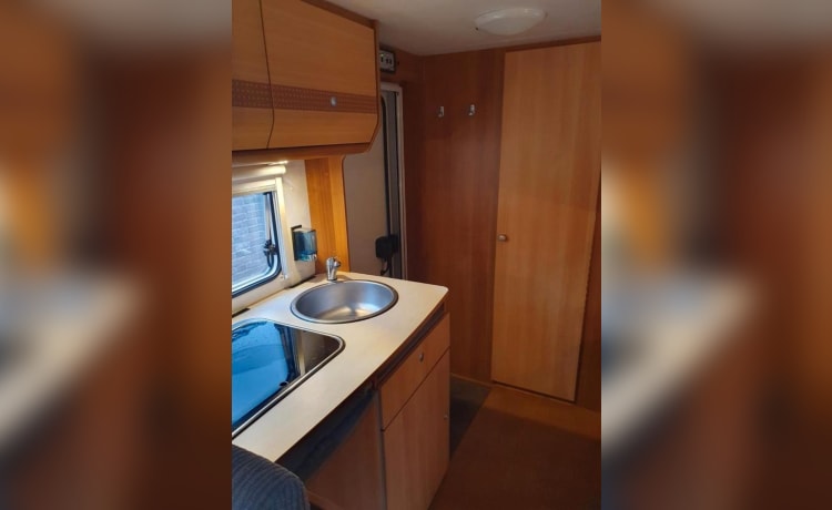 Hymer Carado A366 – Heerlijke ruime Off-grid familie camper! 