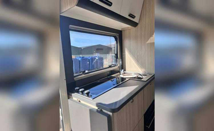 Perfect family motorhome  – 7 berth Sun Living alcove from 2021