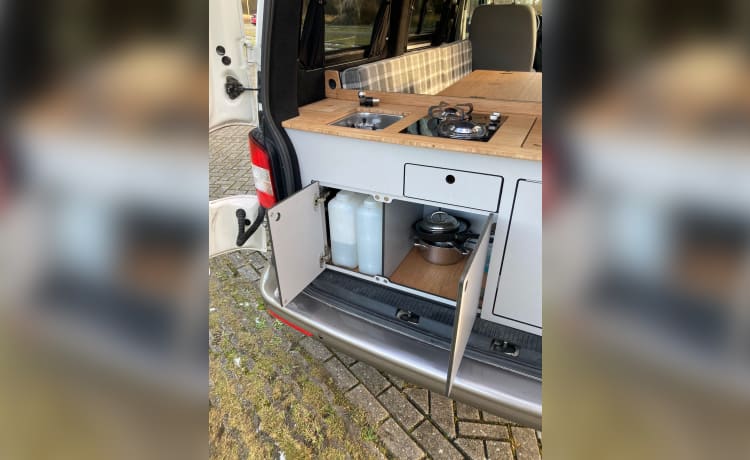 Volkswagen Offgrid camper met buitenkeuken