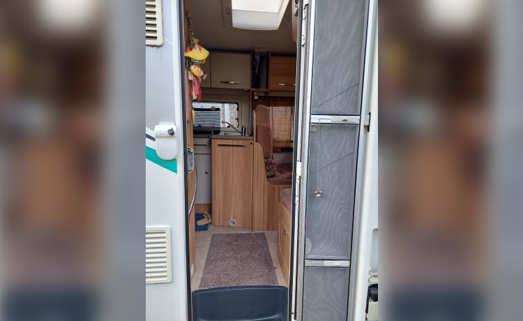 4p Chausson semi-integrated uit 2013