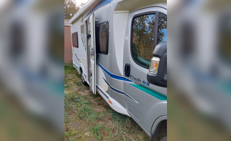 4p Chausson semi-integrated uit 2013