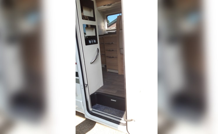 Adriaantje – I offer my beautiful ADRIA Matrix Axess 600SC for rent